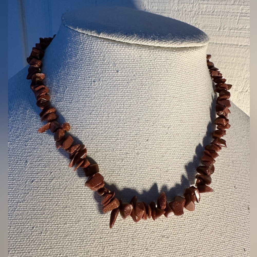 Polished chip sandstone necklace